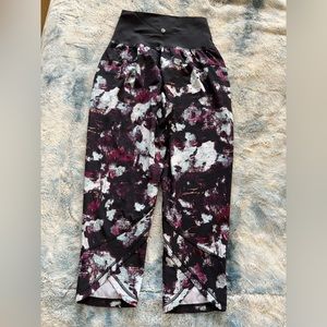 Lululemon funky, flowy pants, size 6